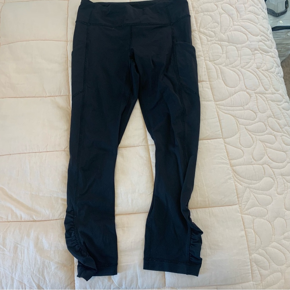 Lululemon Speed Tight Ruched legging black size 6 side pocket and back zip